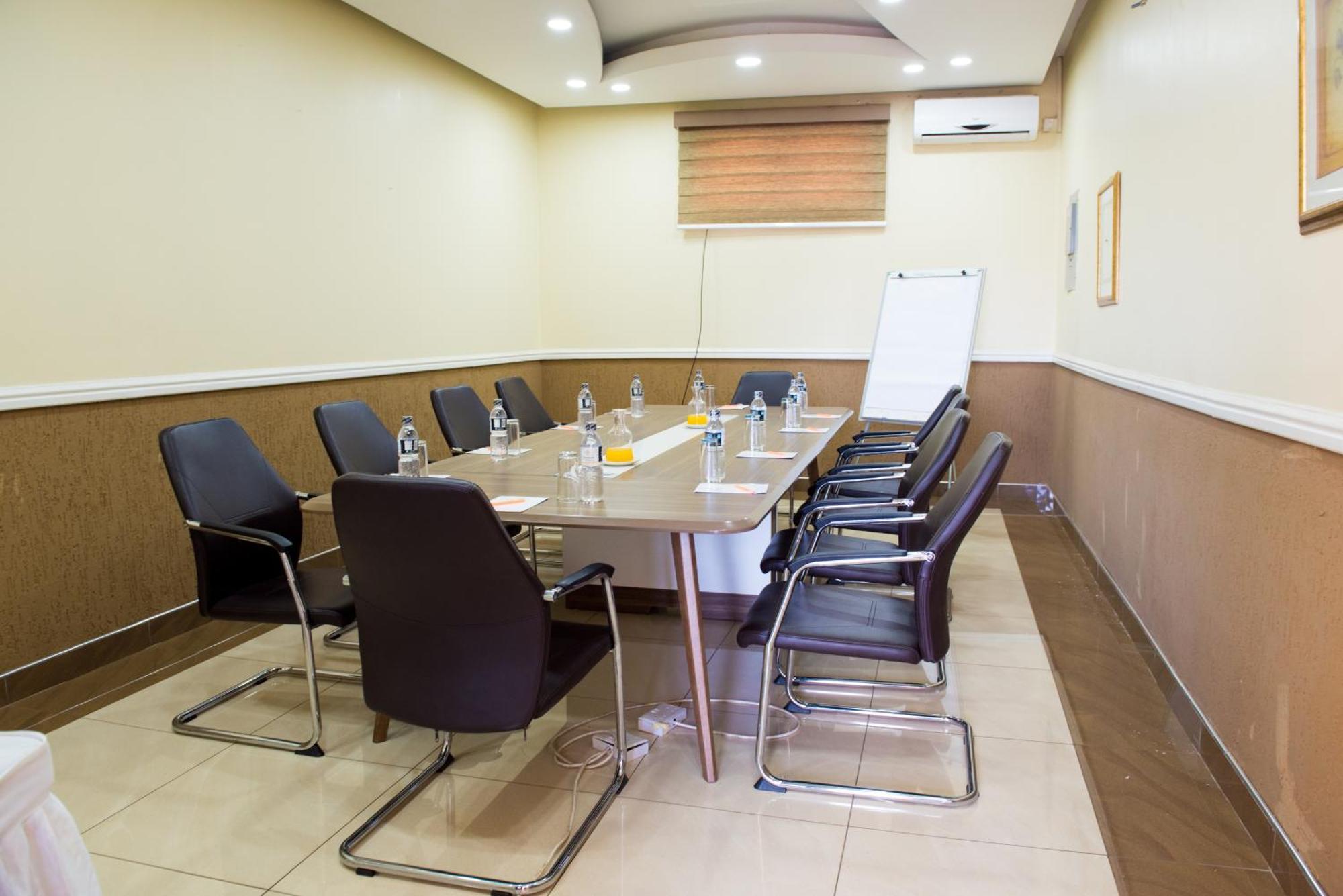Crossroads Hotel Lilongwe Kültér fotó