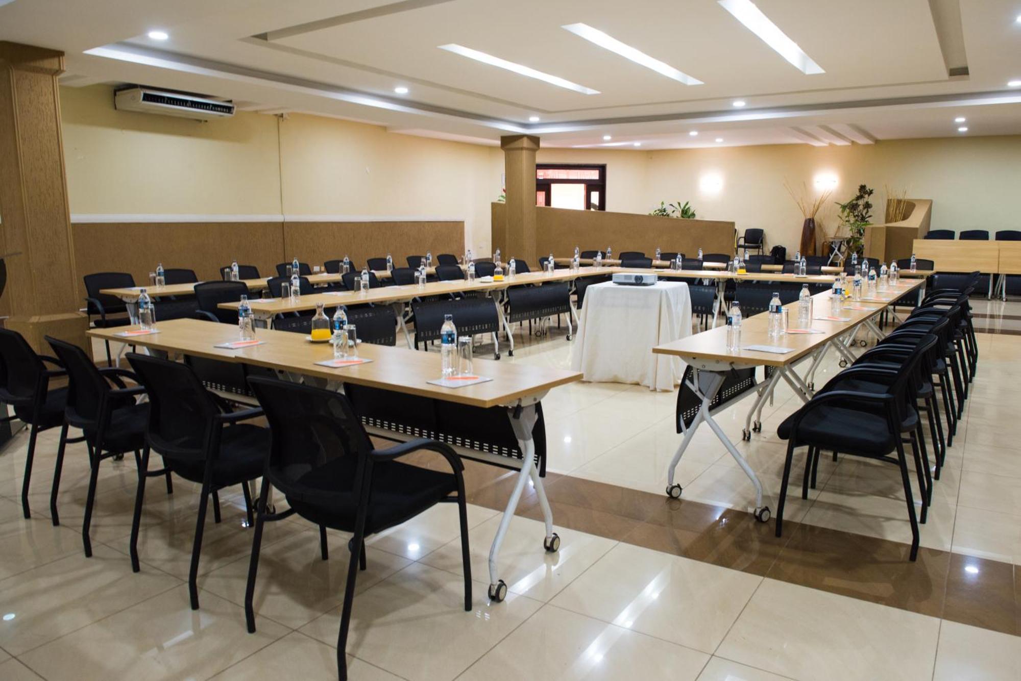 Crossroads Hotel Lilongwe Kültér fotó