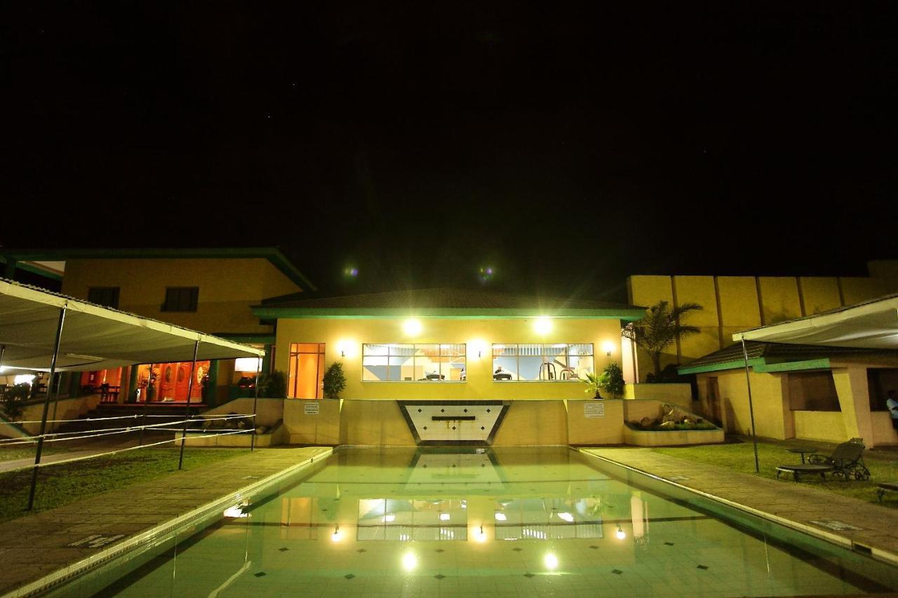 Crossroads Hotel Lilongwe Kültér fotó
