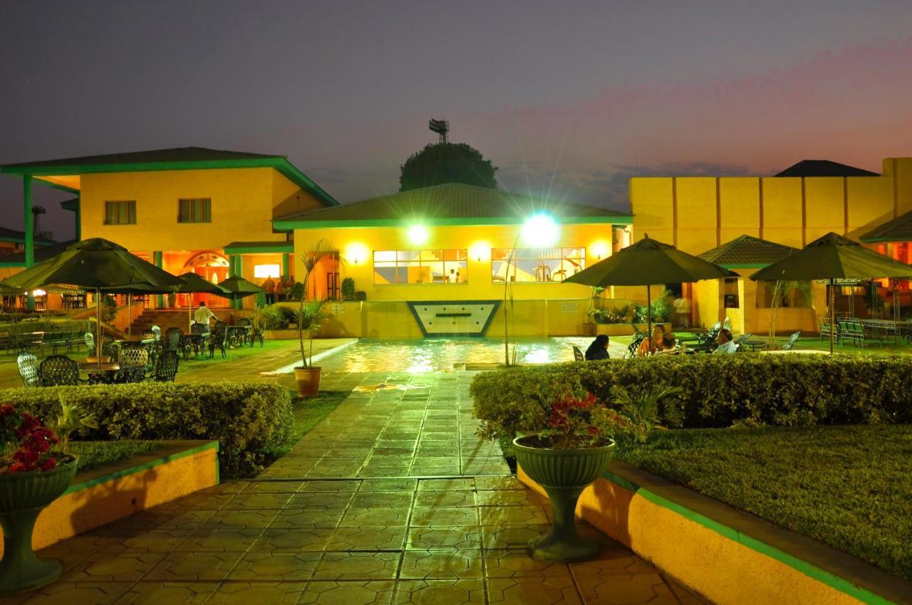 Crossroads Hotel Lilongwe Kültér fotó