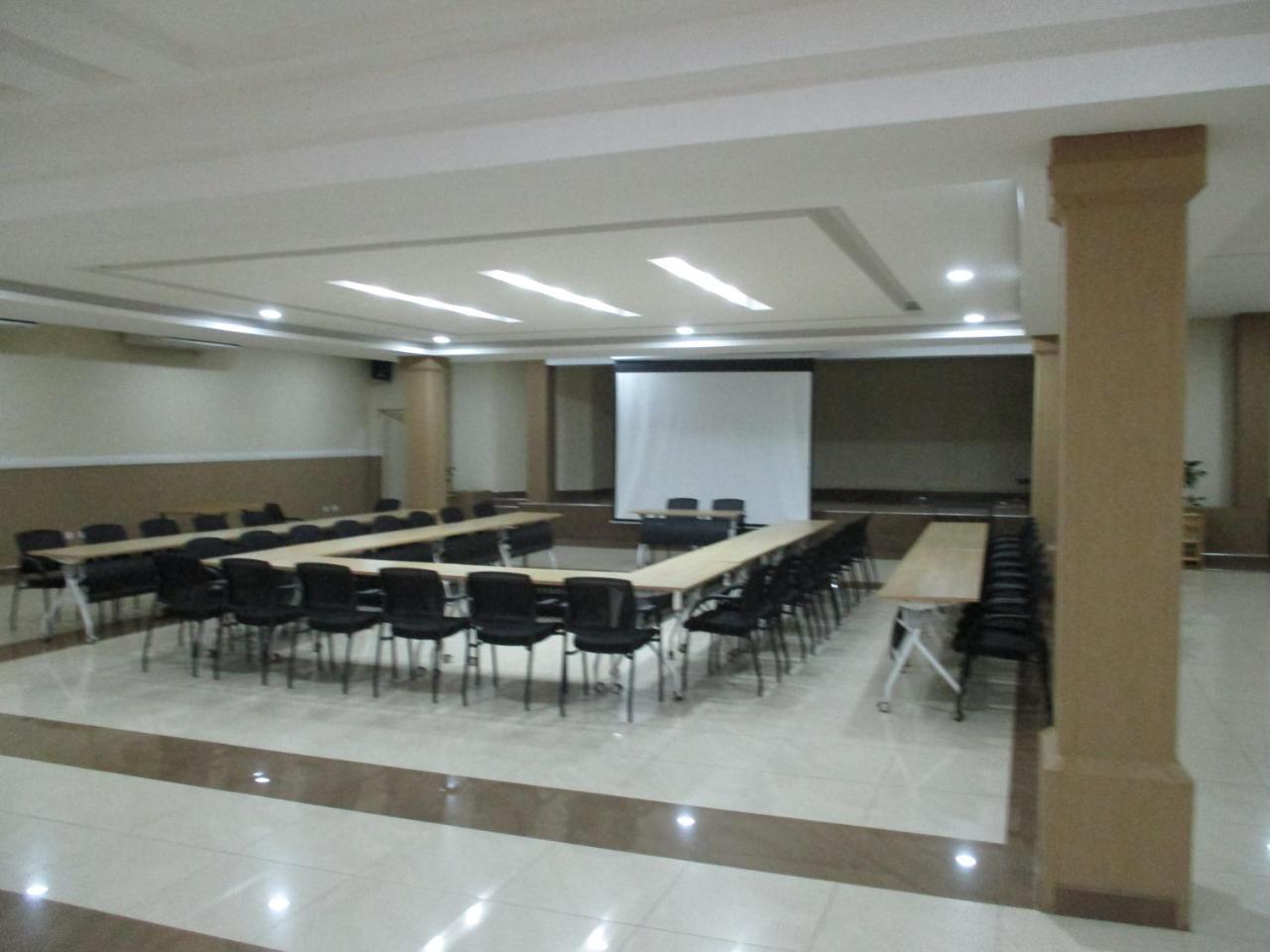Crossroads Hotel Lilongwe Kültér fotó