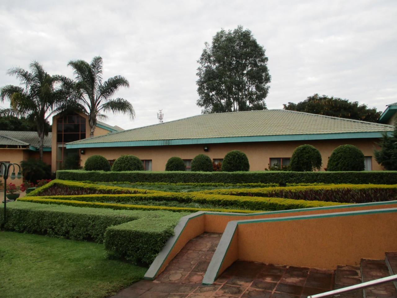 Crossroads Hotel Lilongwe Kültér fotó