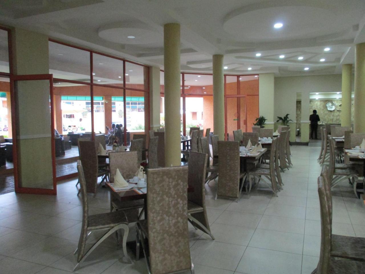 Crossroads Hotel Lilongwe Kültér fotó